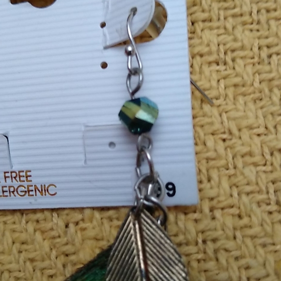 Unique Boho vibe feathered earrings - Picture 3 of 5